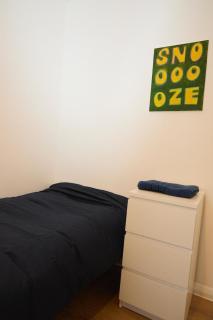 Stylish Wembley Home with Hot Tub, Parking & Garden - 9