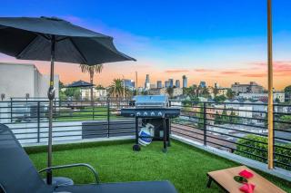 Sunset Views from Private Rooftop in Luxe Townhome - 0