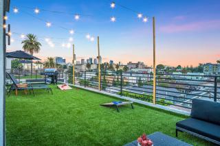Sunset Views from Private Rooftop in Luxe Townhome - 9