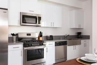 Experience Luxury 4BR Townhouse Sleeps 8 with Parking - 6
