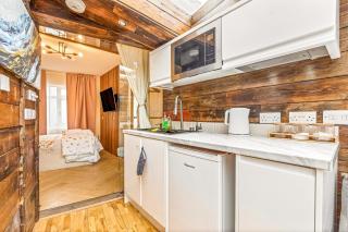 Guest suite with hot tub and sauna - 3