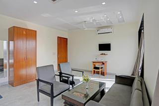 Townhouse Merriment Near ISKCON Temple Noida - 9