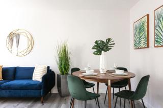 Luxury 2BR Apartment Great Area with Parking - 5