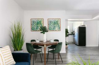 Luxury 2BR Apartment Great Area with Parking - 4