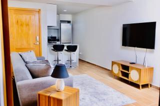 Stylish 1BR Condo Prime Location 4B - 0