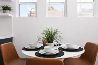 Upscale LA Getaway Sleeps 8 with Free Parking - 1