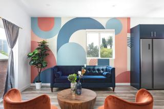 Central 4BR Townhome Modern Perks - 8