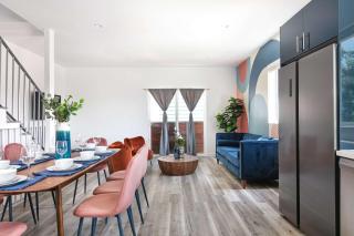 Central 4BR Townhome Modern Perks - 7