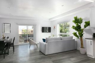 Spacious 5BR Townhouse with Free Parking Included - Los Angeles - 7