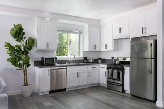 Spacious 5BR Townhouse with Free Parking Included - Los Angeles - 4