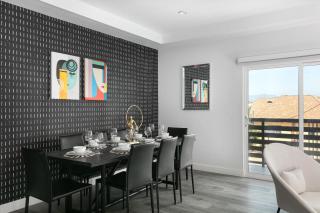 Spacious 5BR Townhouse with Free Parking Included - 1