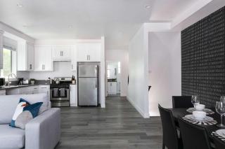 Spacious 5BR Townhouse with Free Parking Included - 2