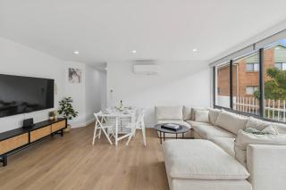 Blue Mile Escape - Walk to Wollongong Beach and Shops - 9