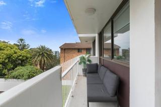 Blue Mile Escape - Walk to Wollongong Beach and Shops - 7