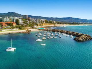 Blue Mile Escape - Walk to Wollongong Beach and Shops - 6