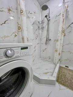 Northern Avenue -TOP LOCATION ! Spacious Apartment with 2Bedrooms and 2Bathrooms - Wonderful View from Balcony on Northern Avenue - 3