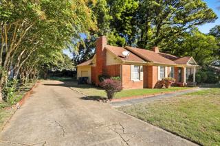 Bluff City Gem with Game Room home - 2