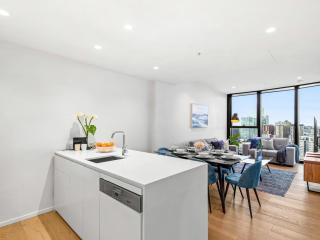 3BR Southbank Executive Apartment, Free Parking, Bay Views, Walk to Crown - 7