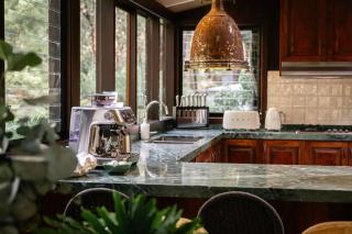 Ecco Red Hill Retreat - Luxe Rural Escape with Tennis Court - 6