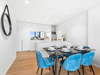 3BR Southbank Executive Apartment, Free Parking, Bay Views, Walk to Crown - 2
