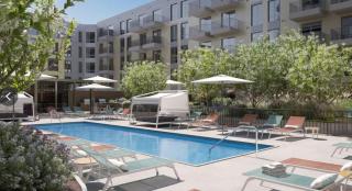 Lux 2BR w Gym Pool sleep 6 in Assembly Square - 4