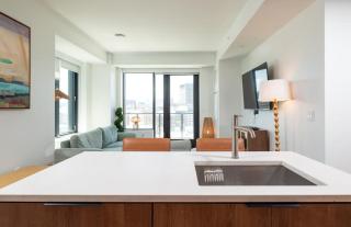 Lux 2BR w Gym Pool sleep 6 in Assembly Square - 3