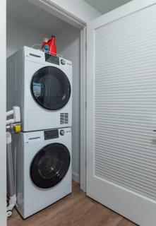 Lux 2BR w Gym Pool sleep 6 in Assembly Square - 1