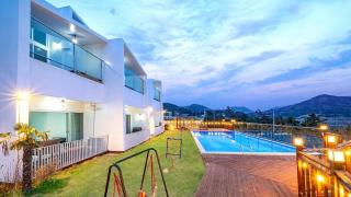 Geoje Happy Dog Pet Pension Pool Villa, Dog Only - 2