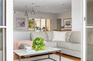 4BR Torquay Retreat with Serene Views - 8