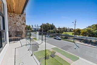 Swainson on 3 Lexington - 200m to Beach! - 1