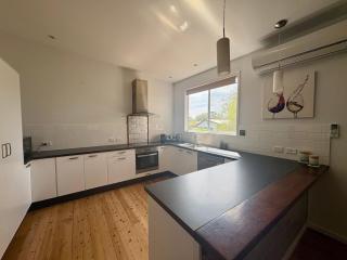 Seabreeze Cottage Cosy Couples Retreat Stay by the Beach - 4