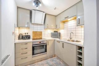 Central 2-Bed, 2-Bath Apartment - 7