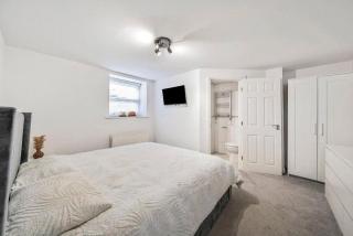 Central 2-Bed, 2-Bath Apartment - 2