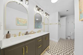Bedrooms with Private Bath - 12min from Uptown - 6