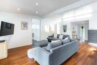 Seashell Stay on Adelaide - 2