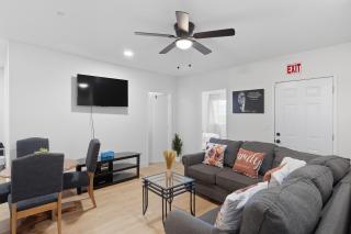 Relaxing Paradise Hills Retreat home - 1