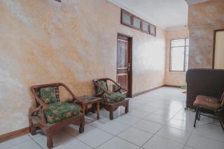 RedDoorz Plus near Istana Maimun Medan - 9