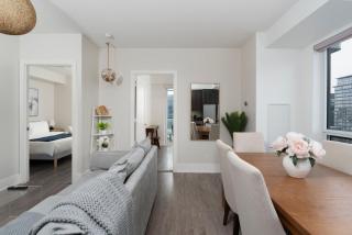 3BR Skyline Condo - By CN Tower & MTCC & Free Parking - 1