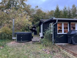 Cosy Summerhouse With Private Garden - 7