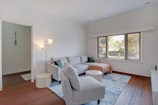 Scenic Hideaway - Entire Cottage - 2