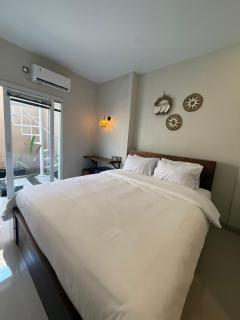 Flamboyant Guesthouse - 8