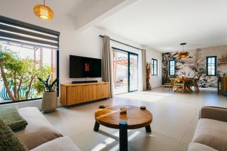 Luxury 3 Bedroom Villa - Private Pool - Beaches 5 Minutes Away - 6