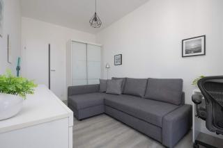 Rondo Wiatraczna Skyview Apartment with Parking Space & Balcony by Noclegi Renters - 7
