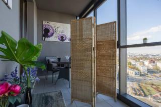 Rondo Wiatraczna Skyview Apartment with Parking Space & Balcony by Noclegi Renters - 2