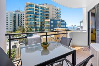 Caribbean 62, superbly renovated 2 bedroom top floor apartment with private roof top access. - 0