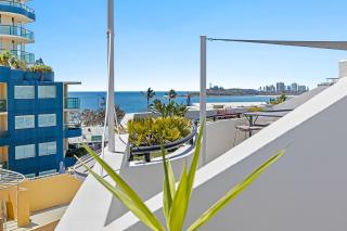 Caribbean 62, superbly renovated 2 bedroom top floor apartment with private roof top access. - 9