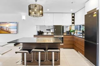 Caribbean 62, superbly renovated 2 bedroom top floor apartment with private roof top access. - 6