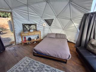 Secret Heated Dome, Hot Tub,Firepit Projector in Lincoln - 6