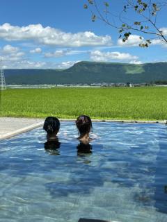 阿蘇の大観峰を一望!!プライベートサウナと湧水プールが魅力の一棟貸しの宿 - 9