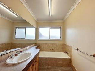 Relaxing 3Bed Home - 6